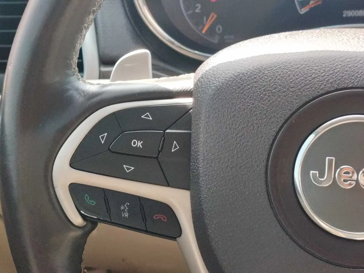 Car image 26
