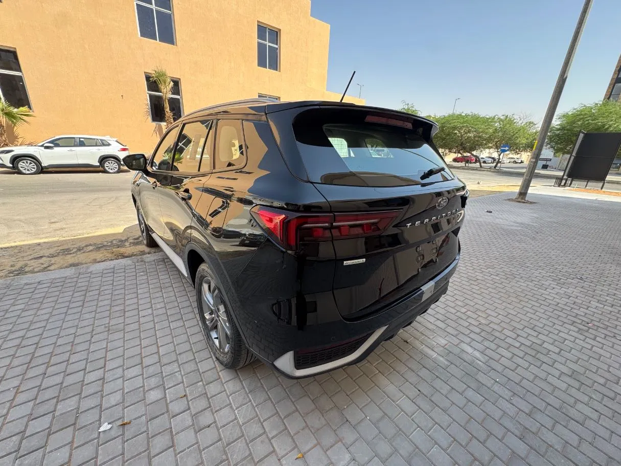 Car image 7