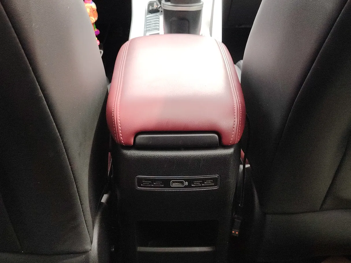 Car image 33