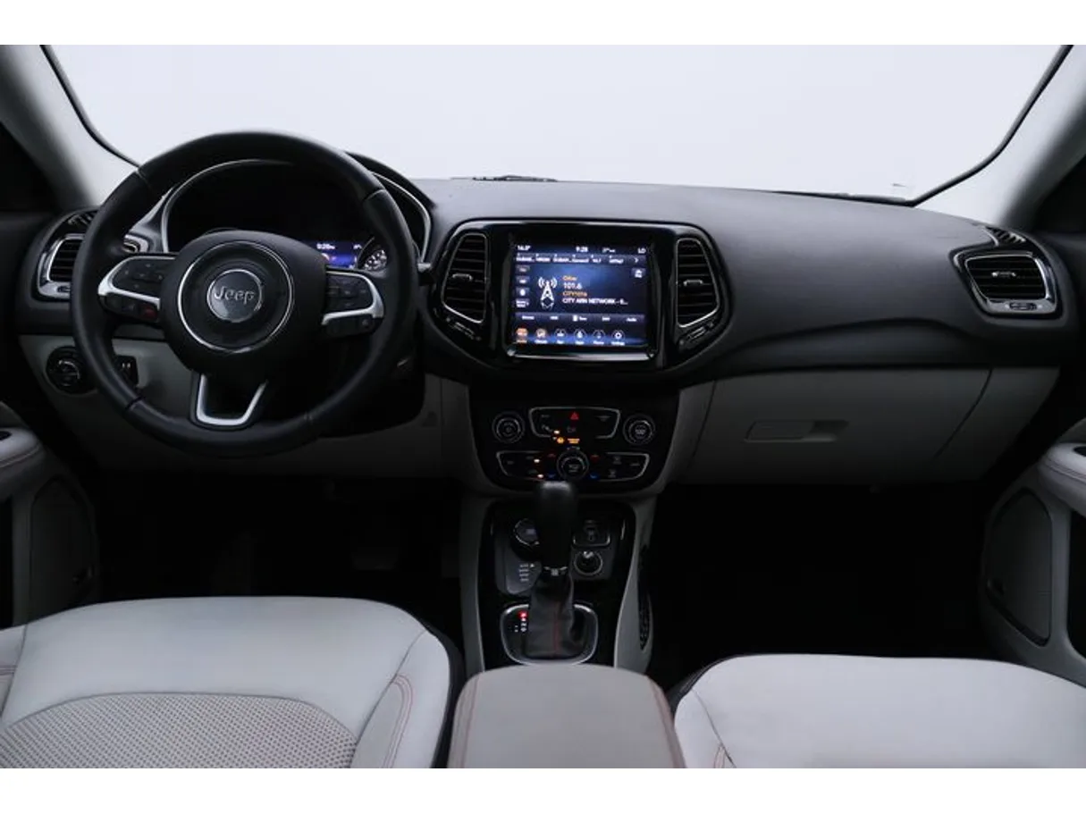 Car image 14