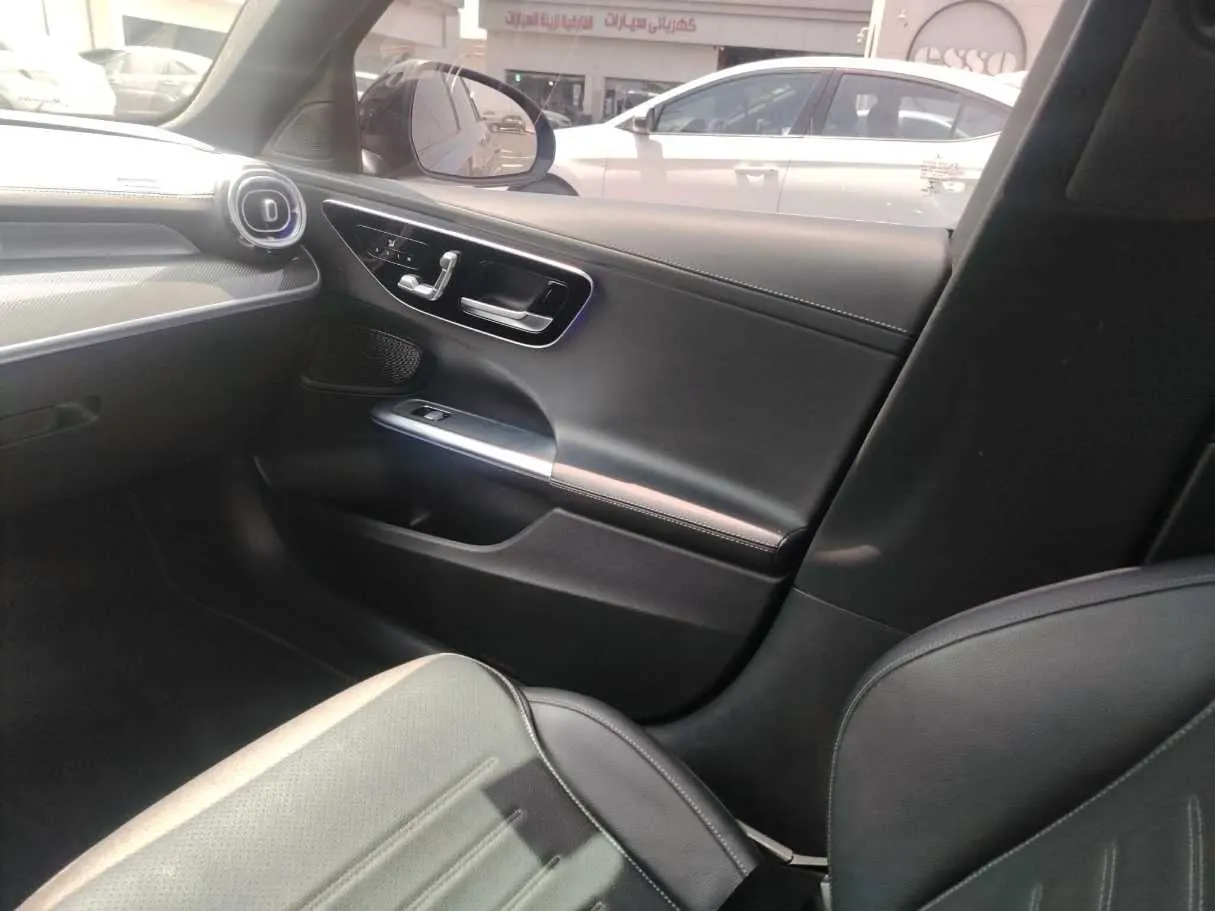 Car image 40