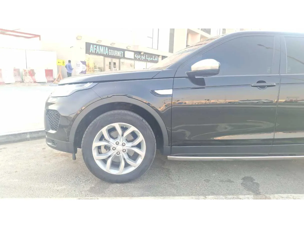 Car image 9