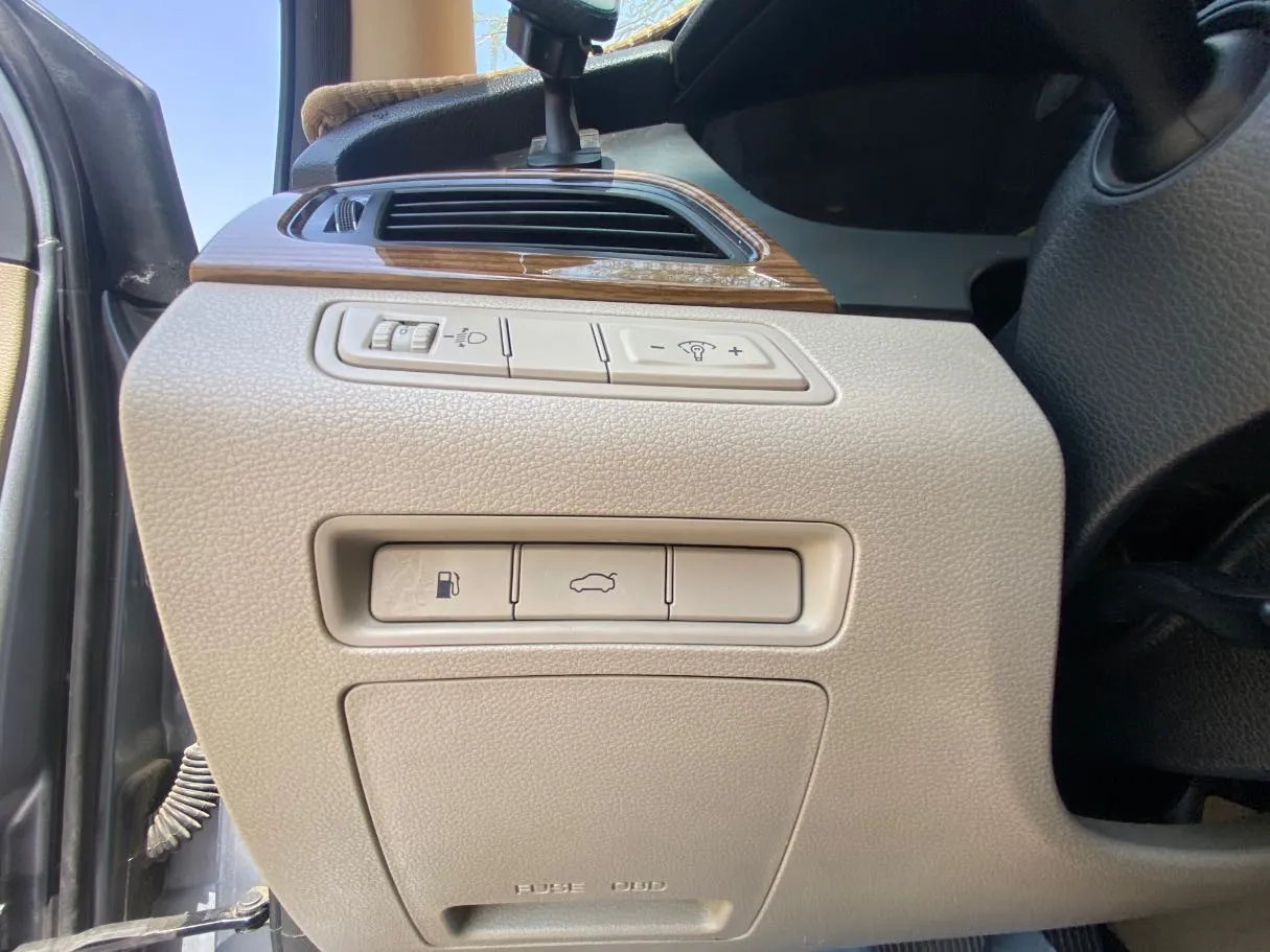 Car image 23