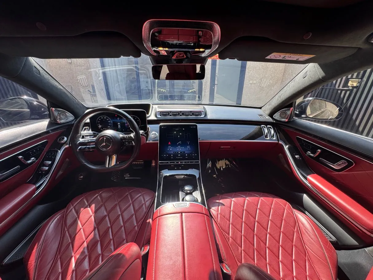 Car image 18