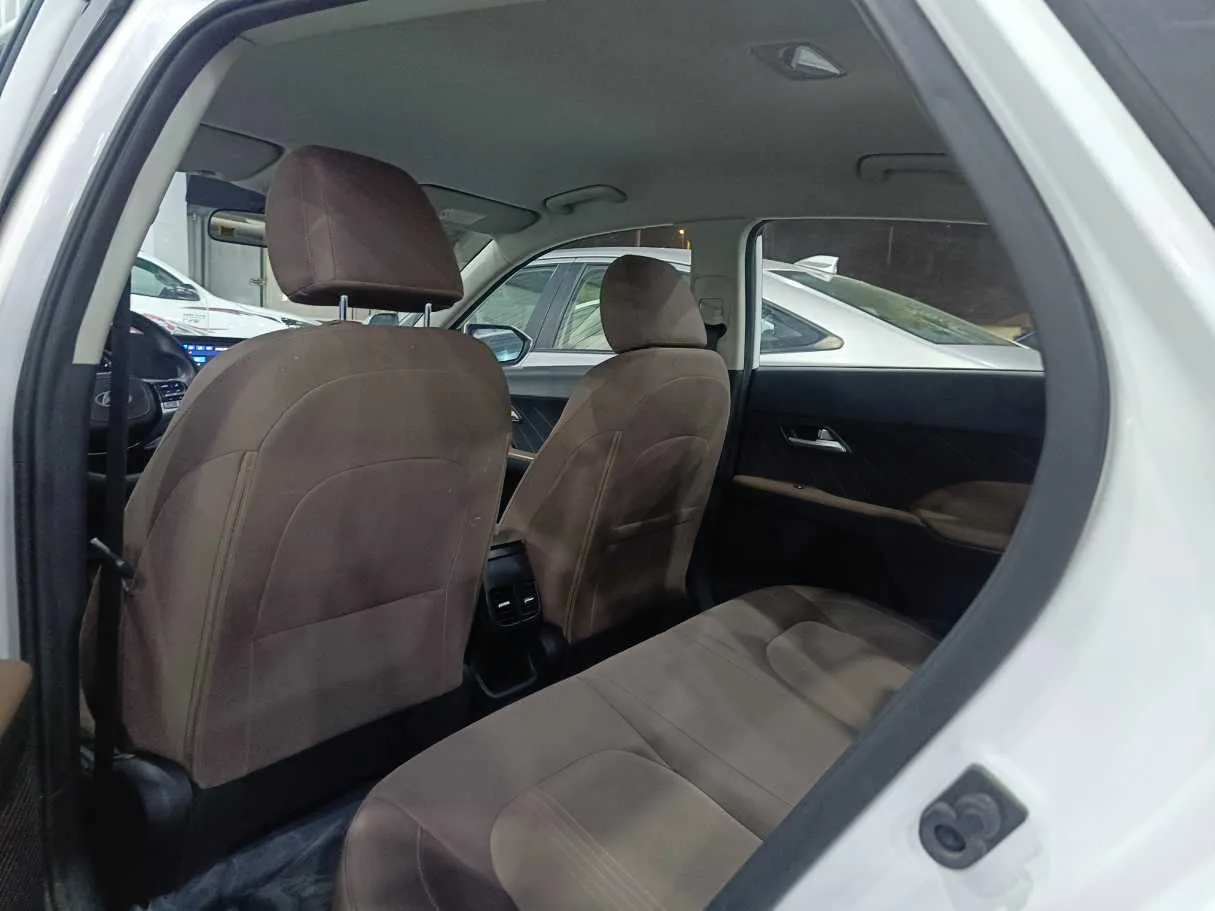 Car image 15