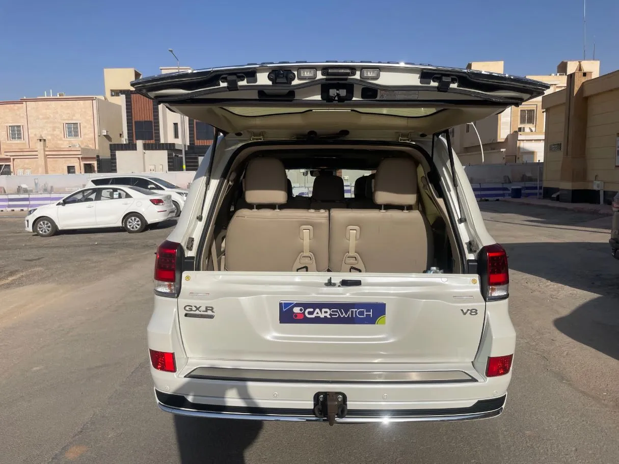 Car image 23