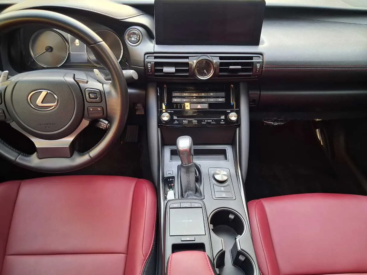 Car image 17
