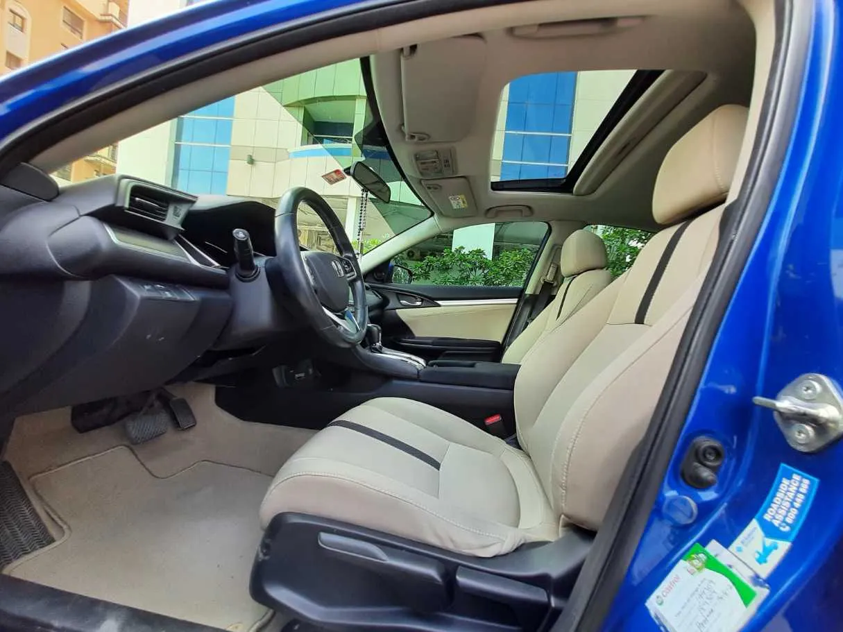 Car image 12