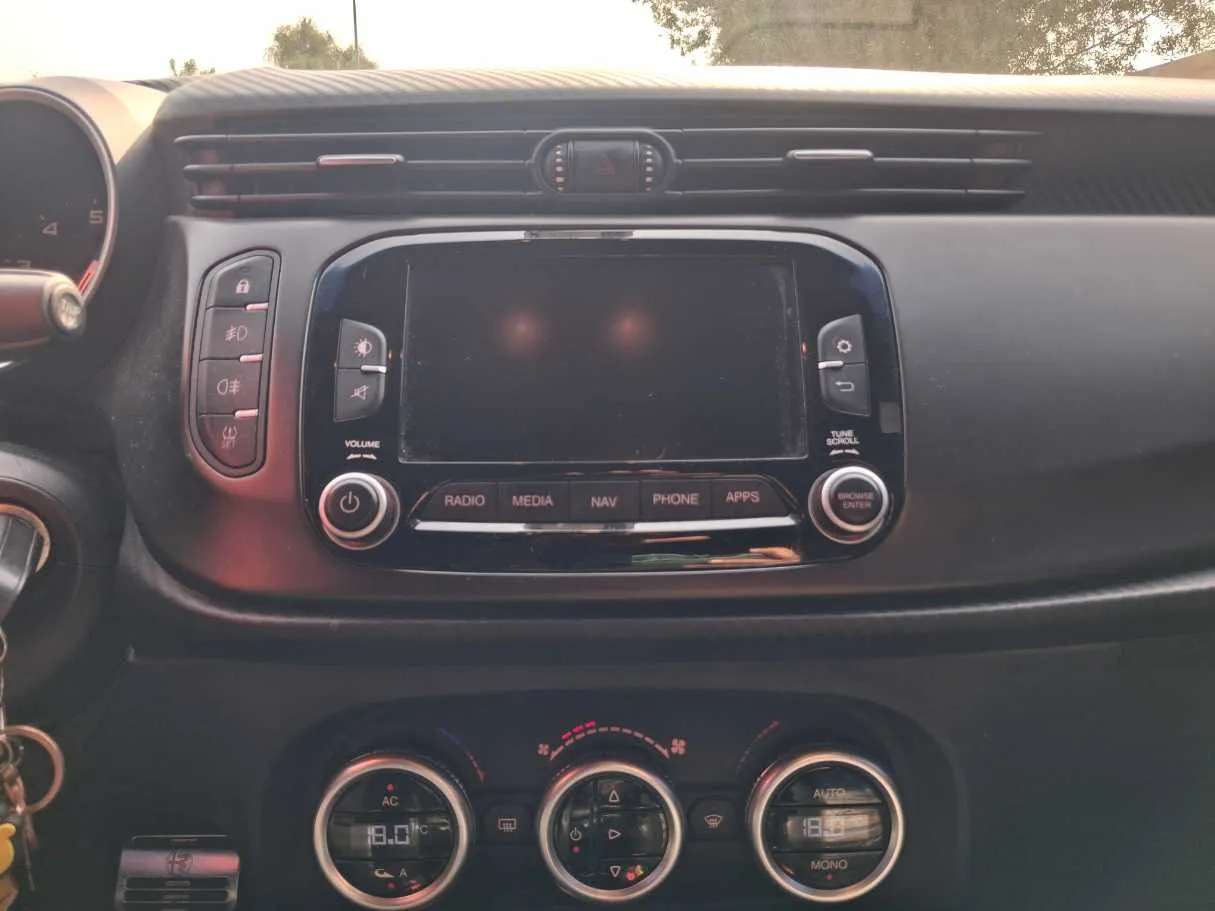Car image 16