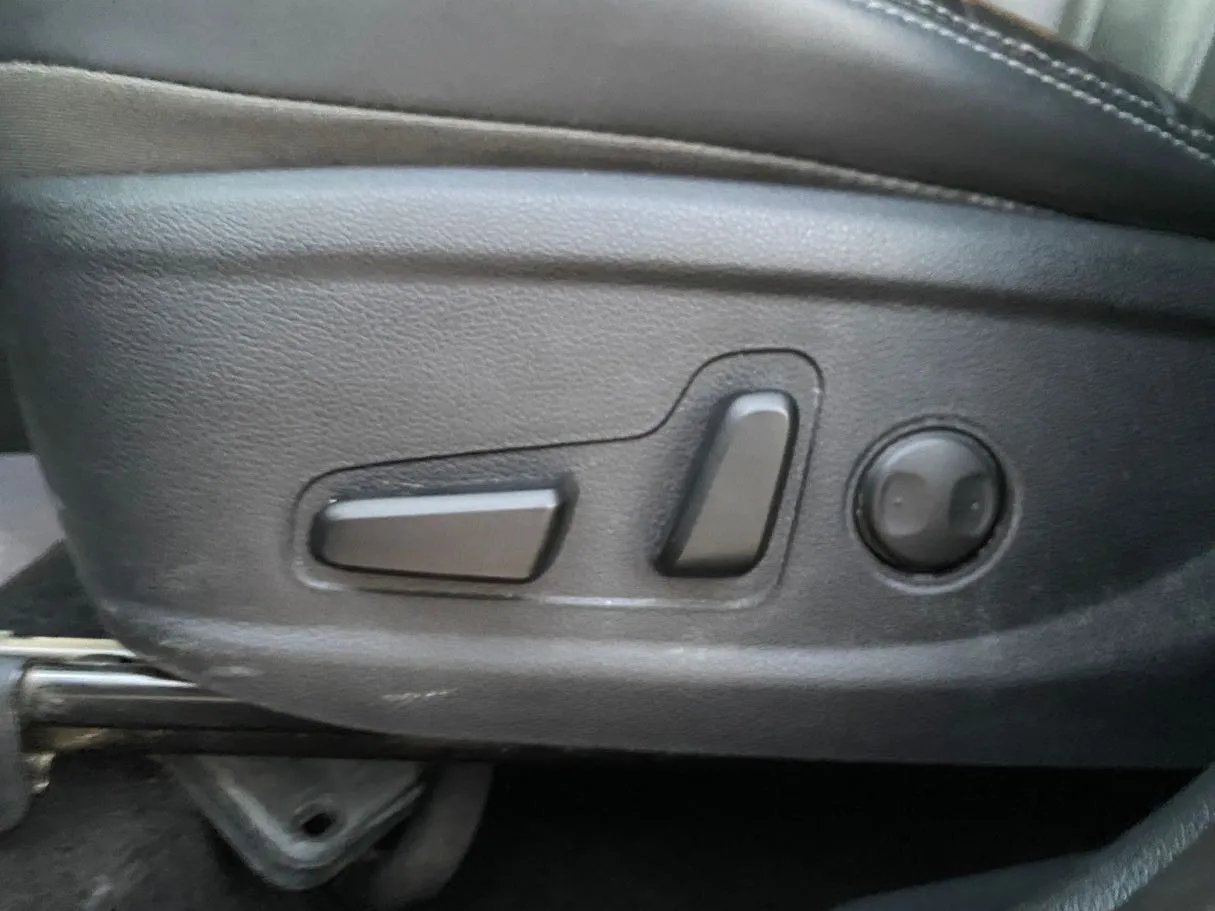 Car image 27