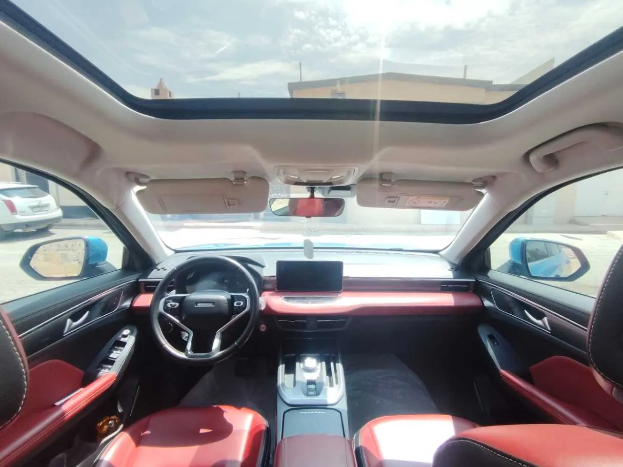 Car image 19