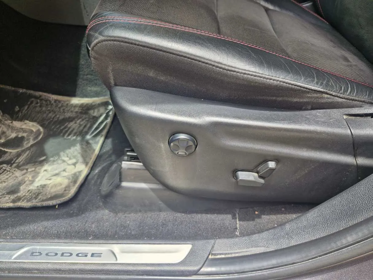 Car image 24