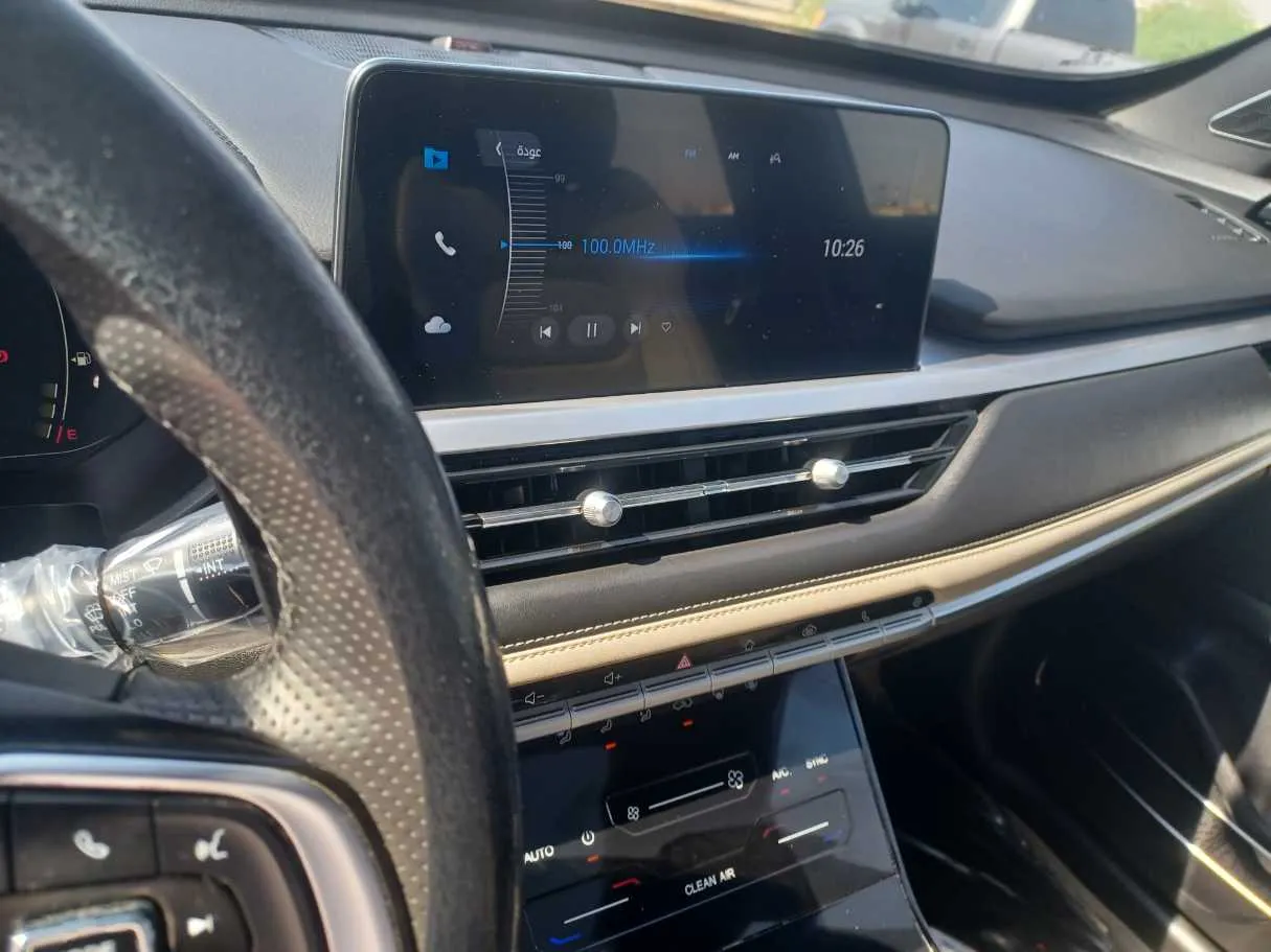 Car image 18