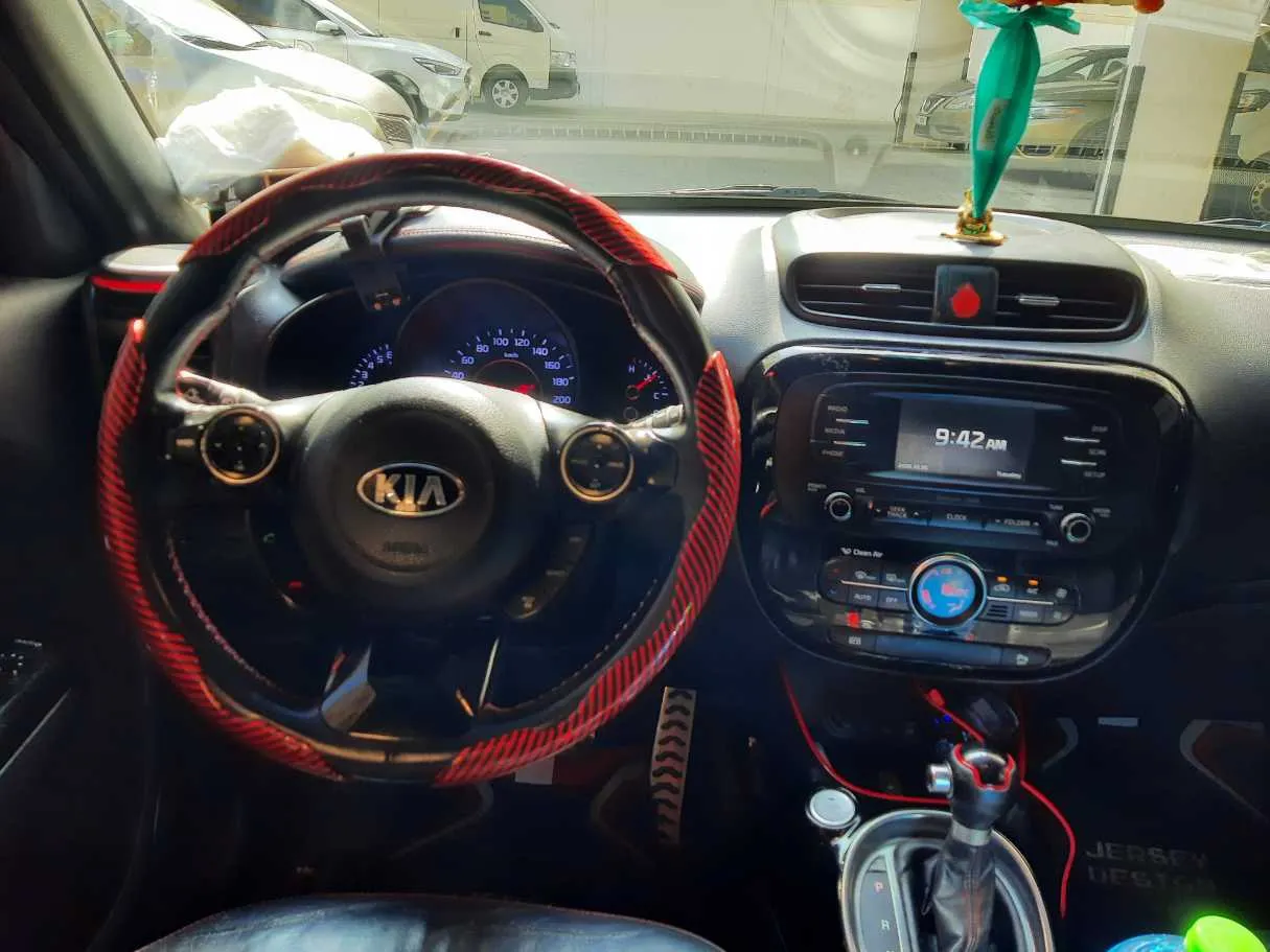 Car image 16