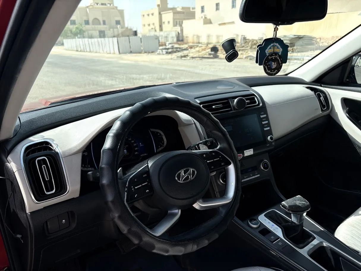 Car image 12