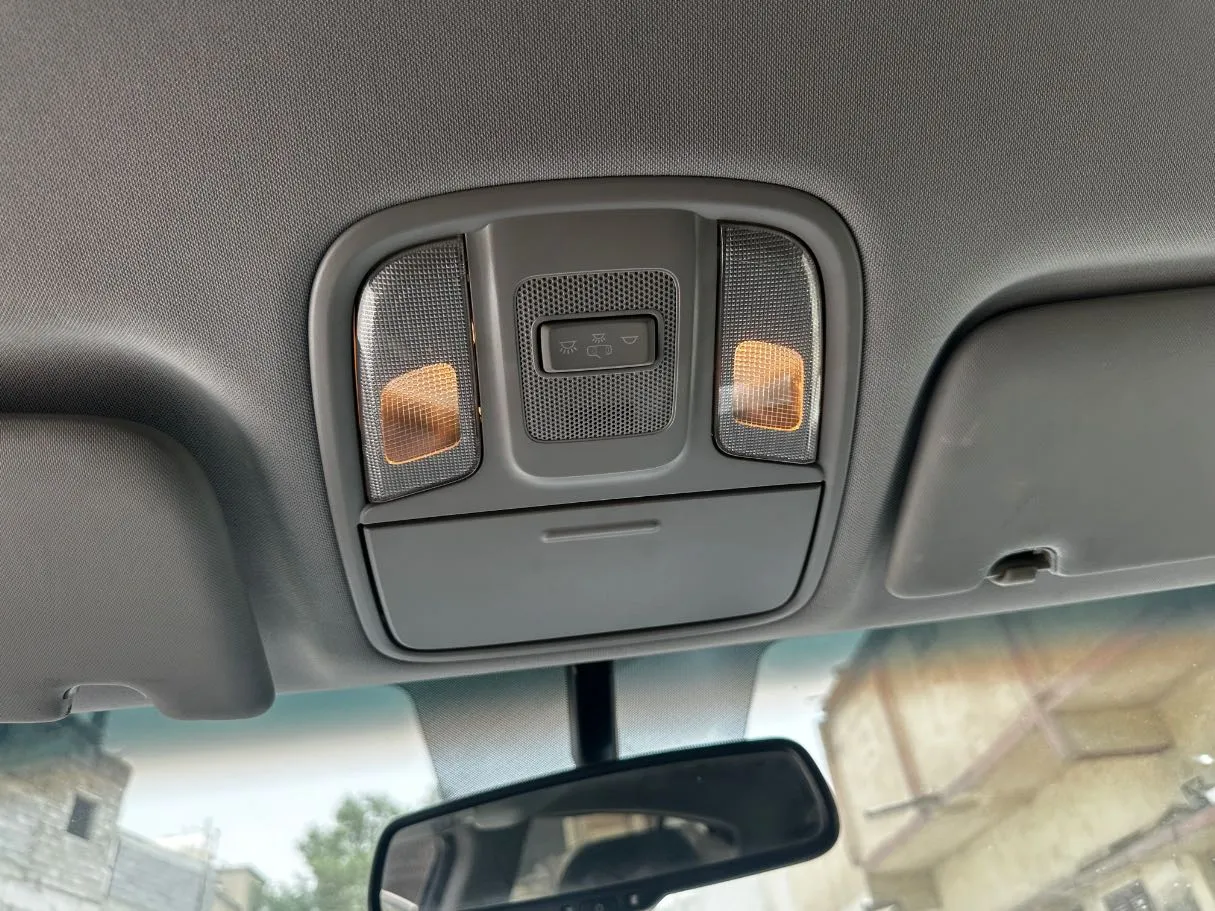 Car image 22