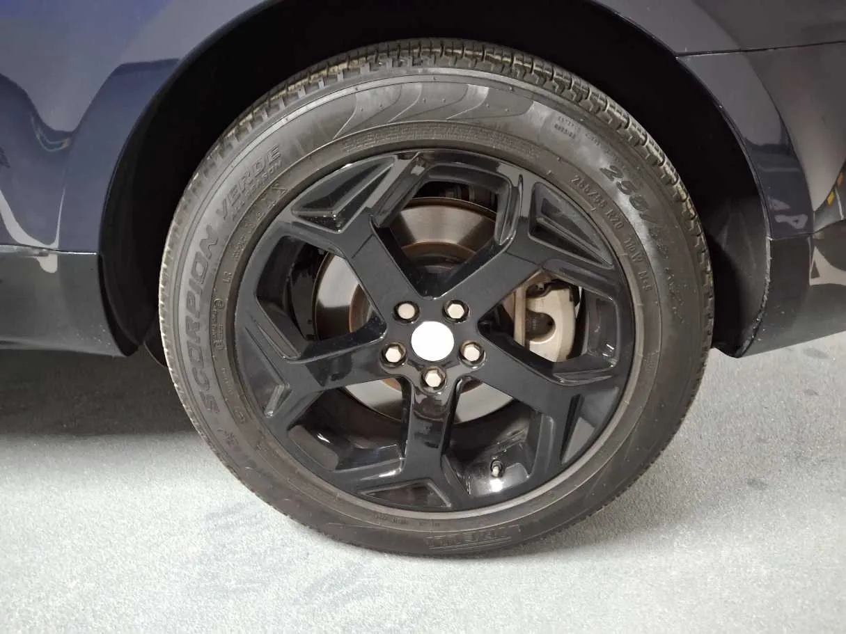 Car image 8