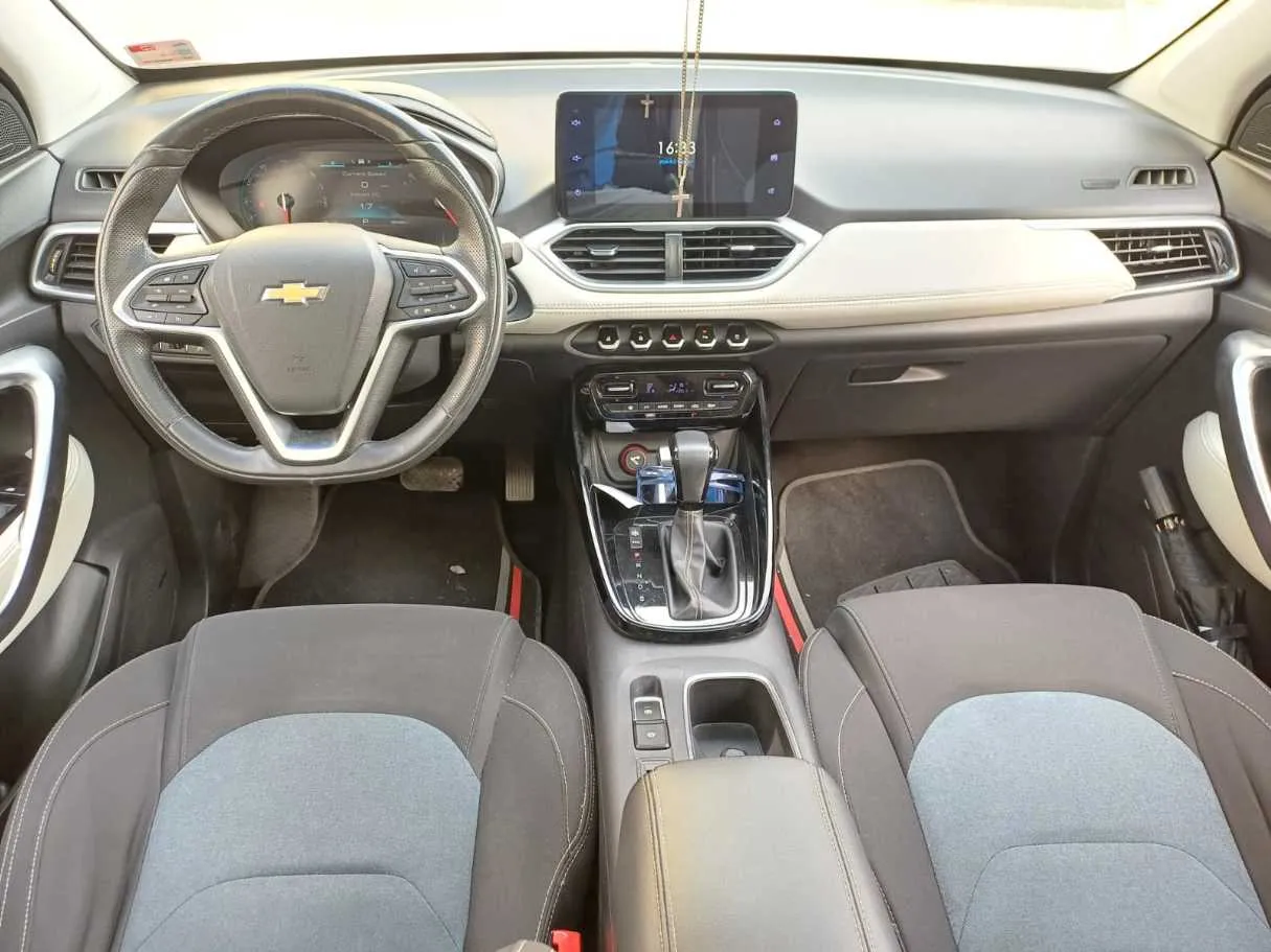 Car image 18