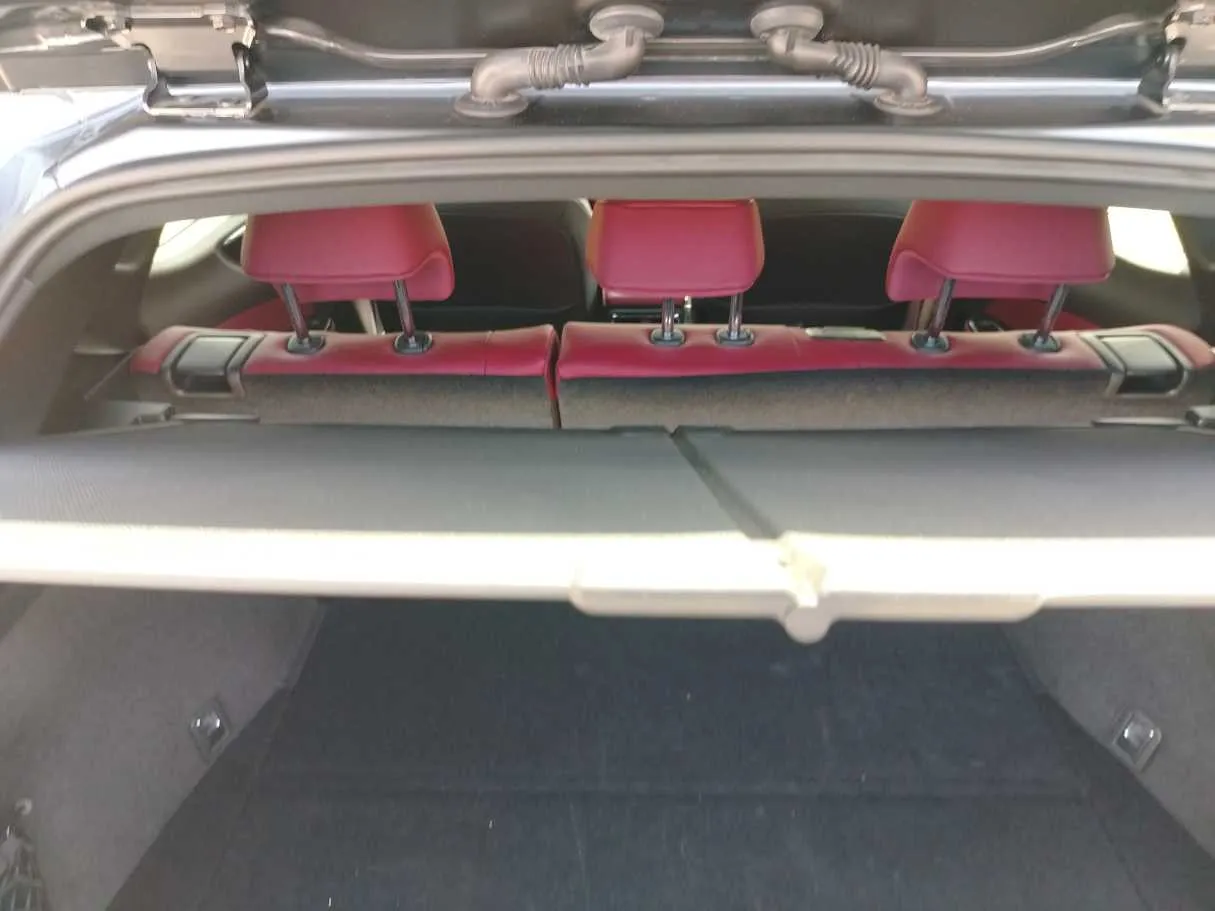 Car image 32
