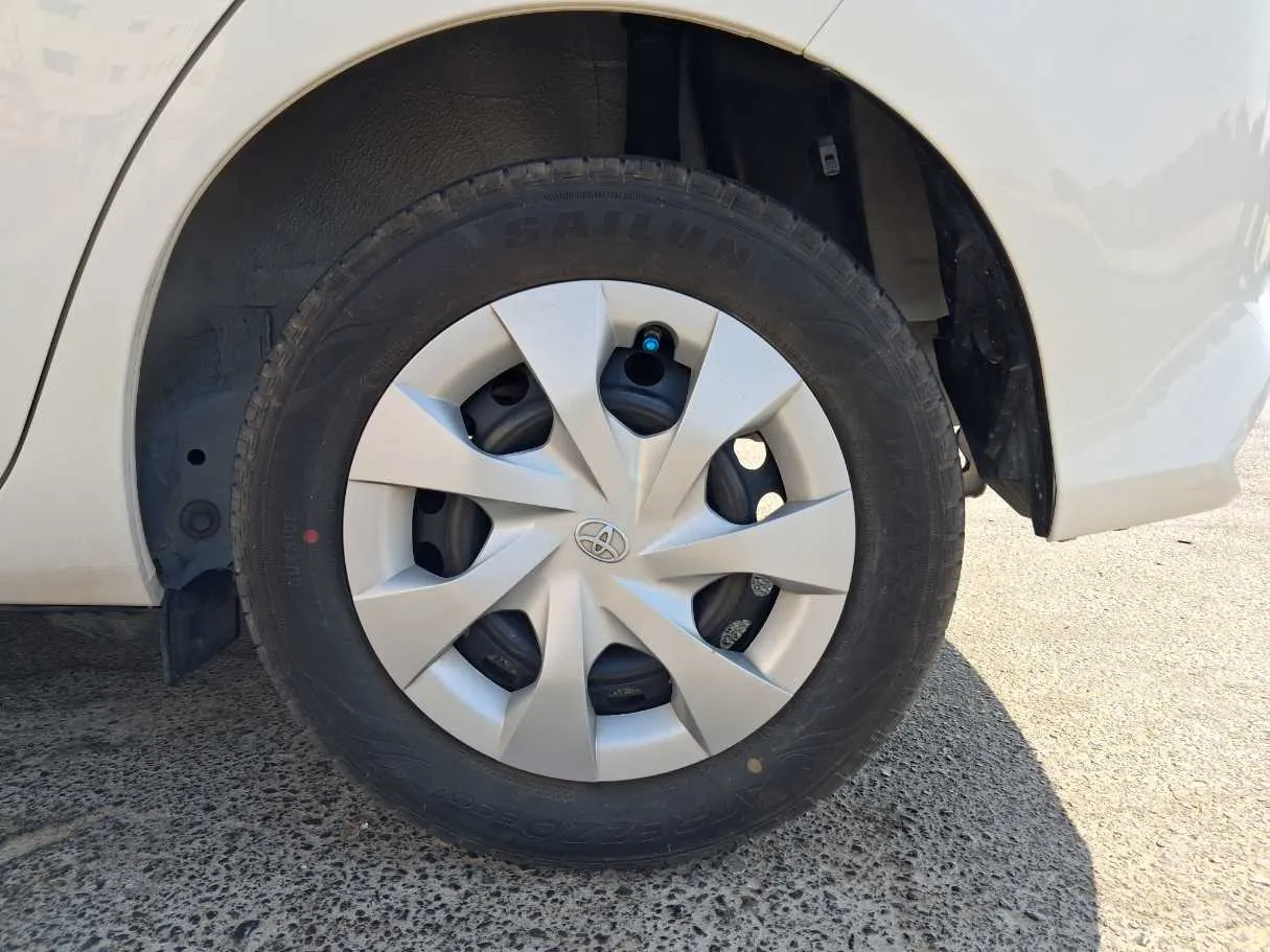 Car image 9