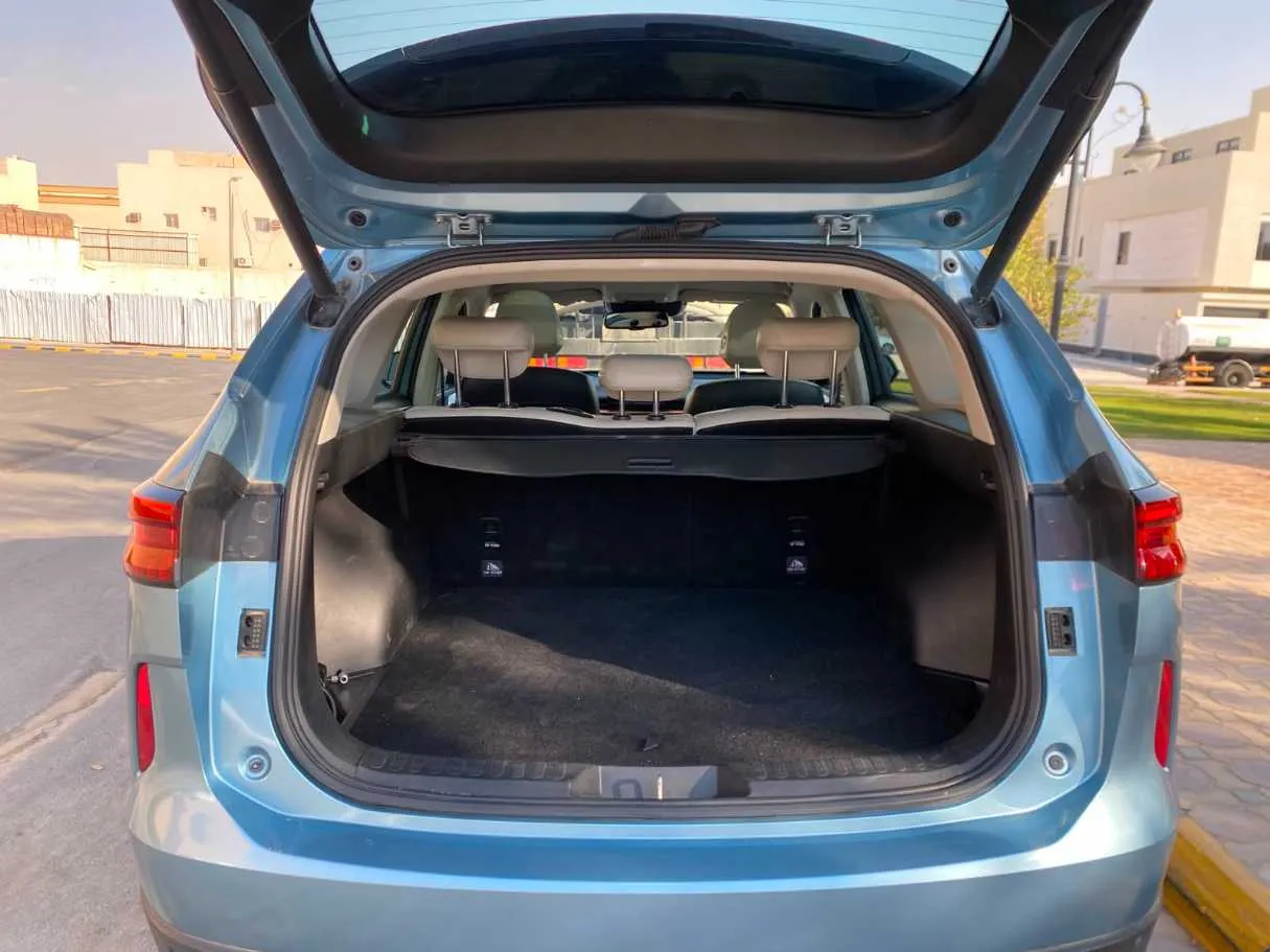 Car image 18