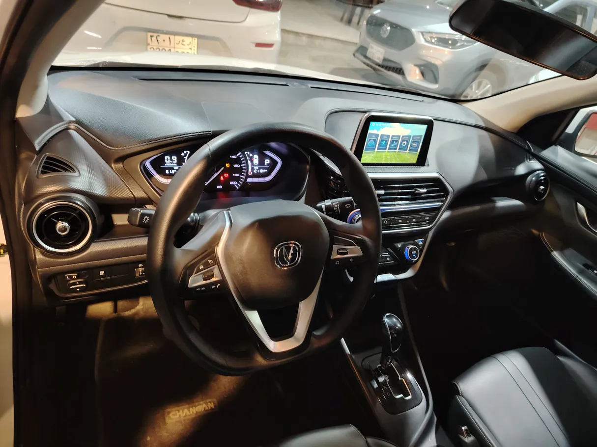 Car image 13
