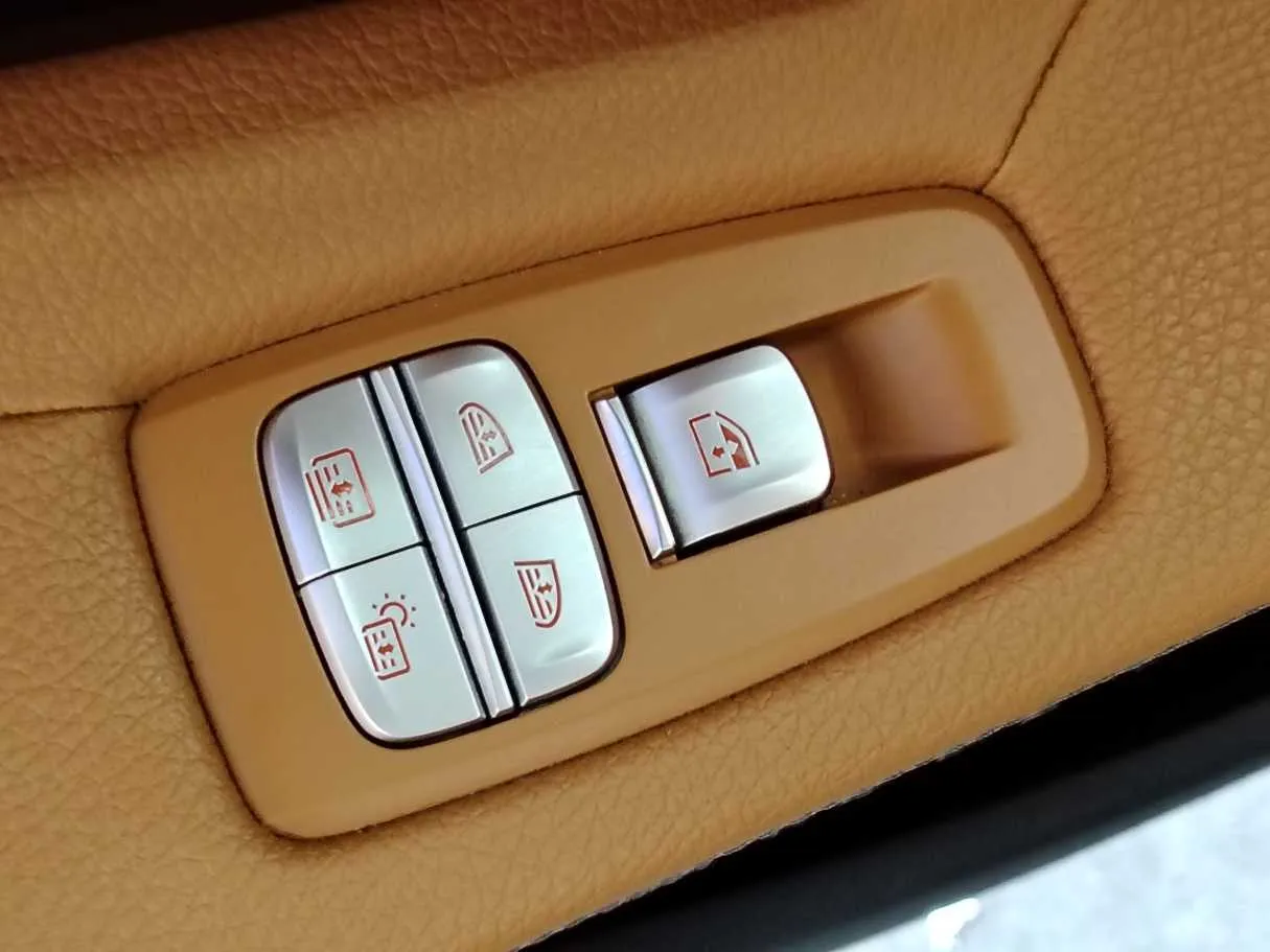Car image 31