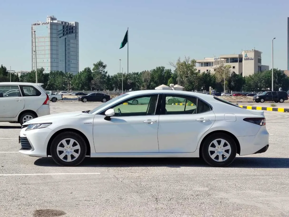 Car image 8