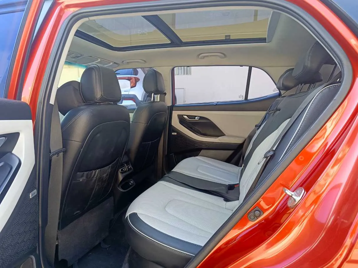 Car image 17