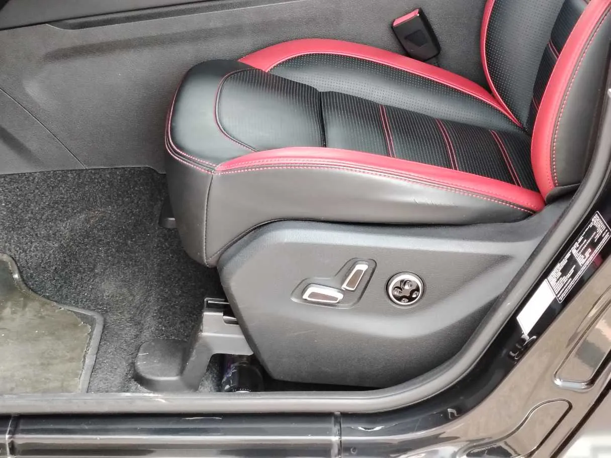 Car image 32