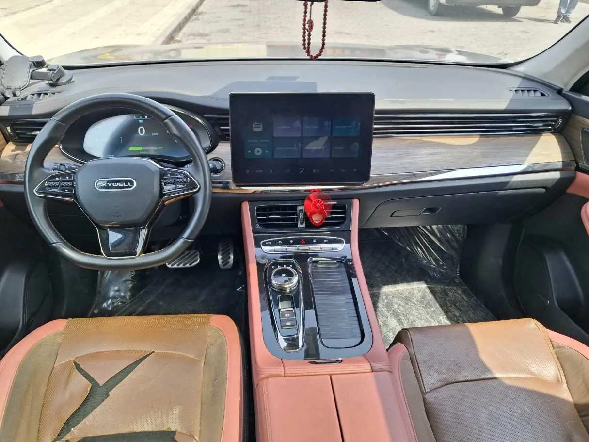 Car image 16