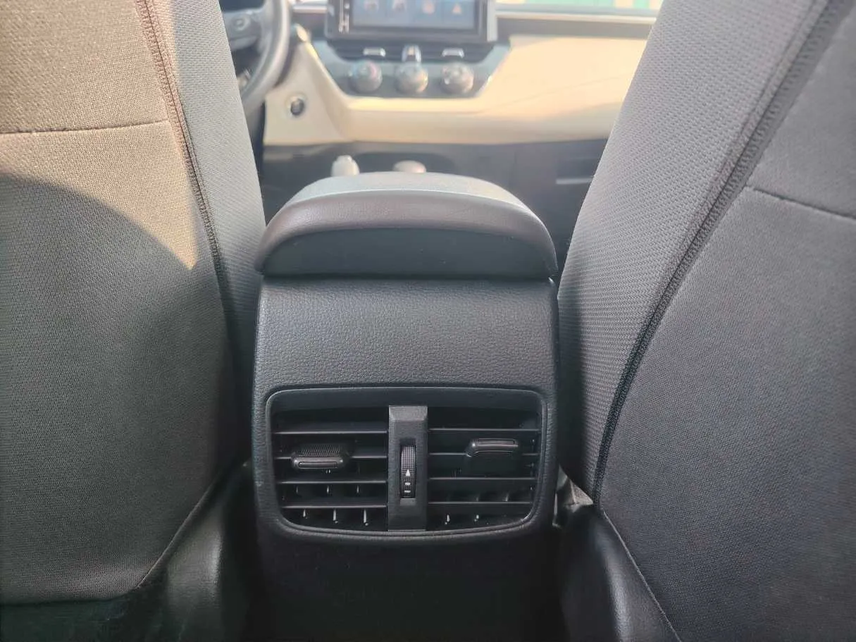 Car image 26
