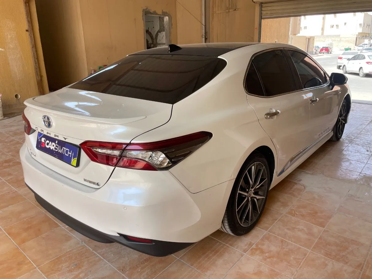 Car image 5