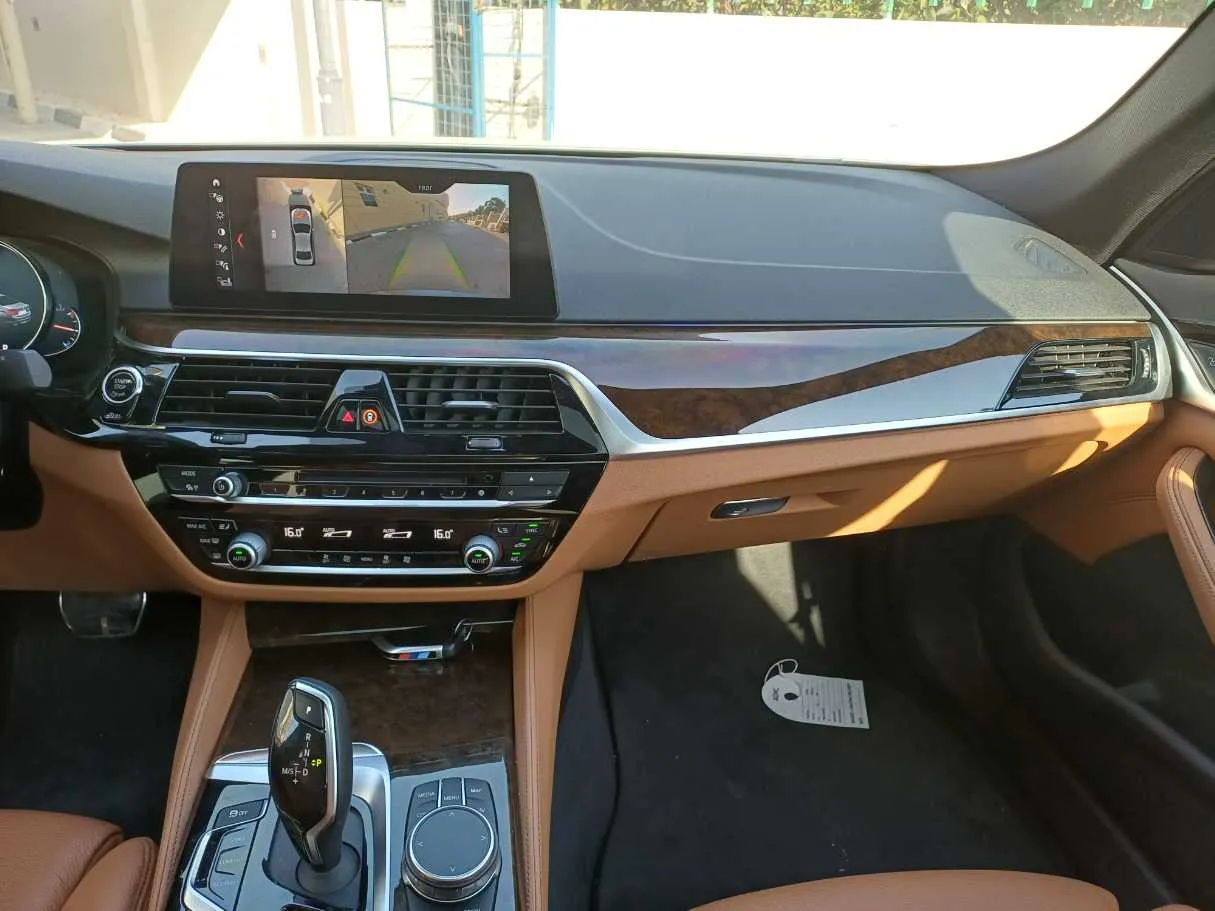 Car image 16
