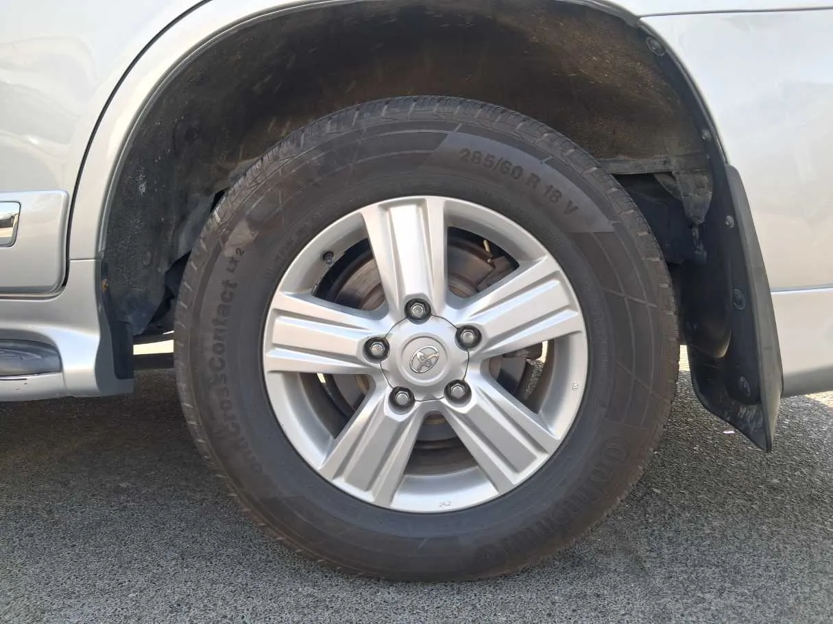 Car image 9
