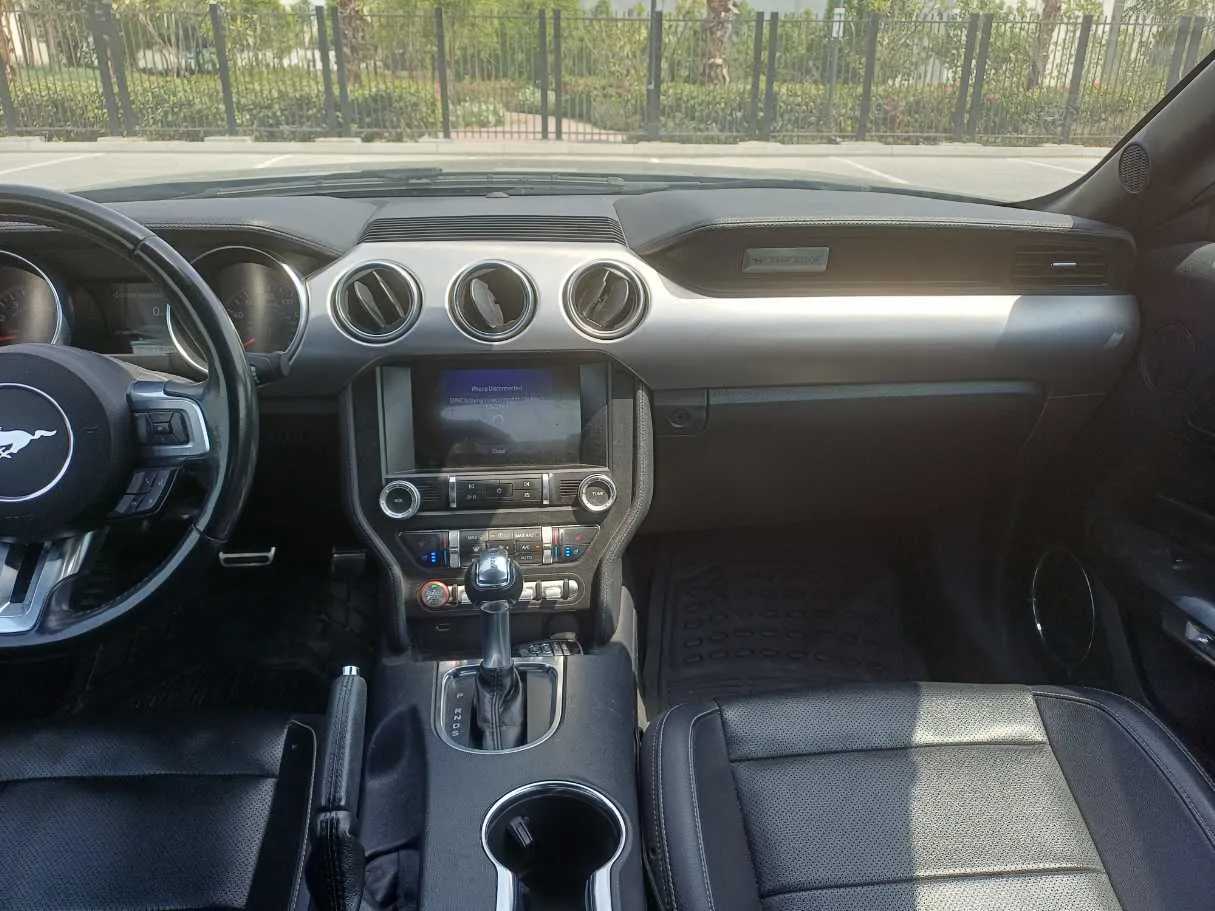 Car image 16