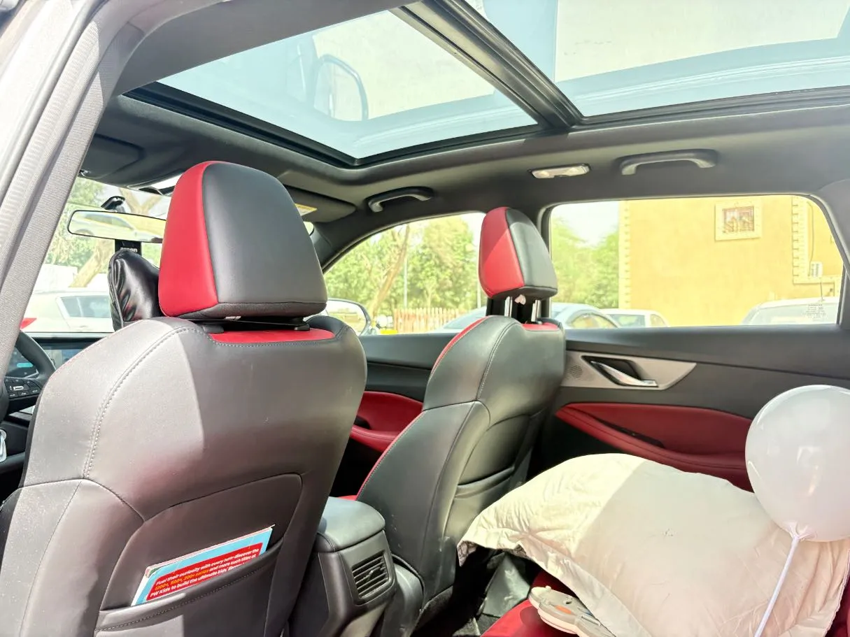 Car image 17