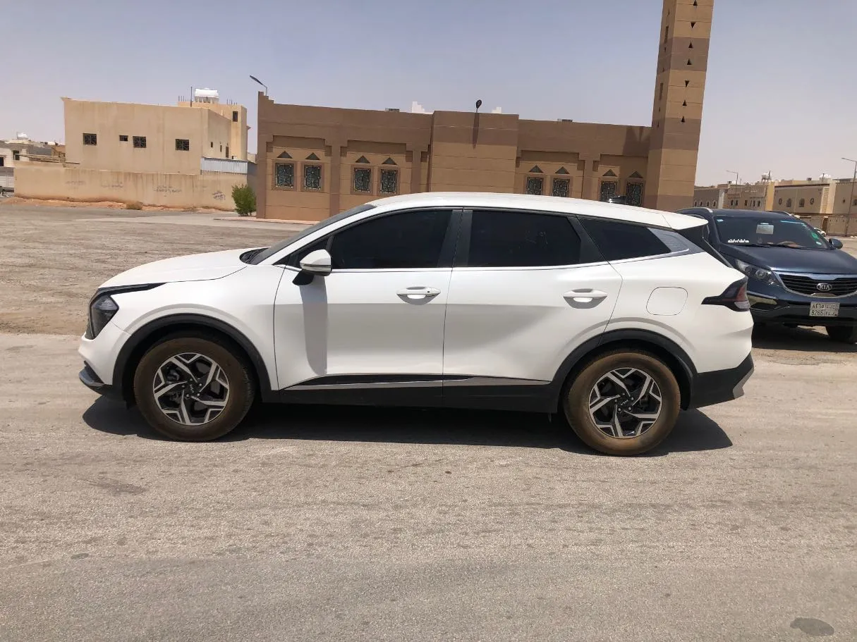 Car image 8