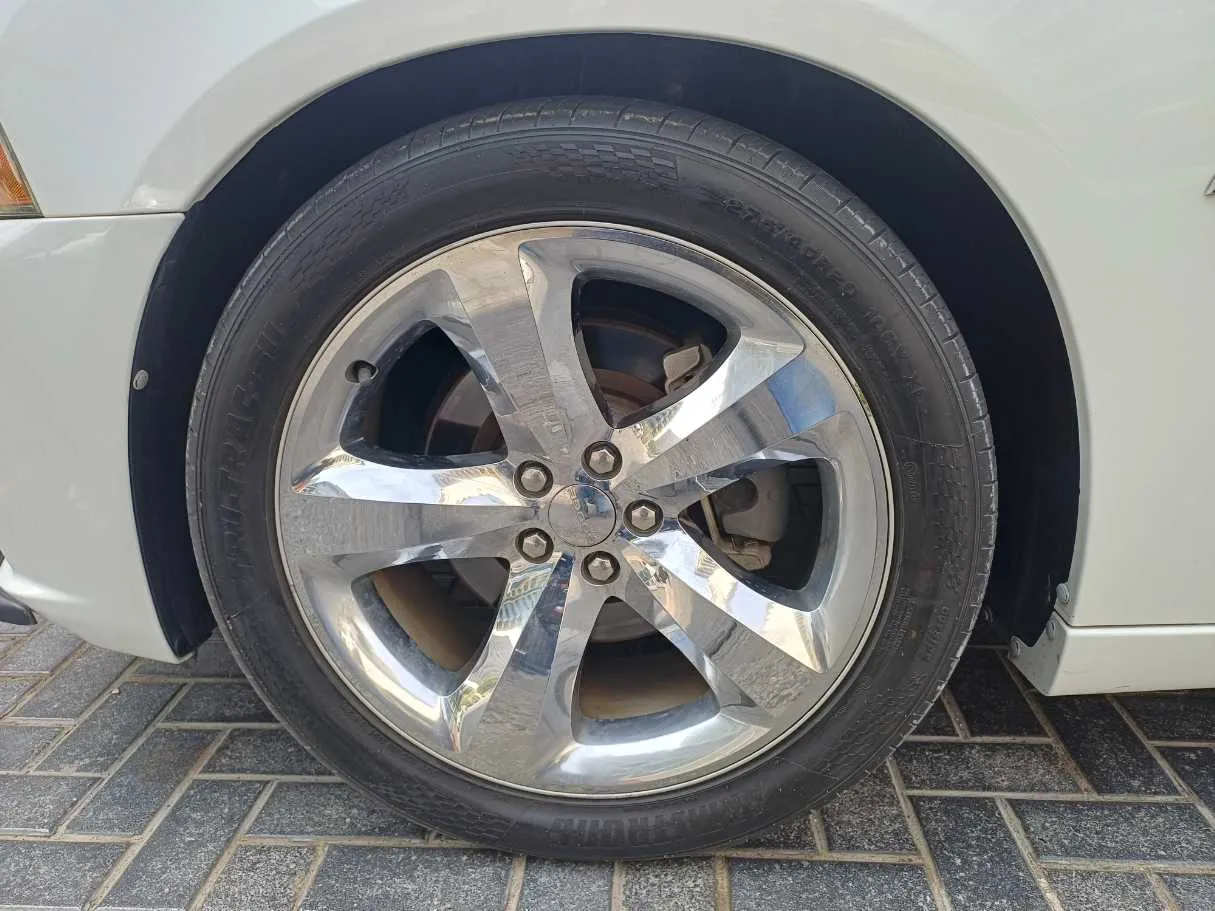 Car image 9