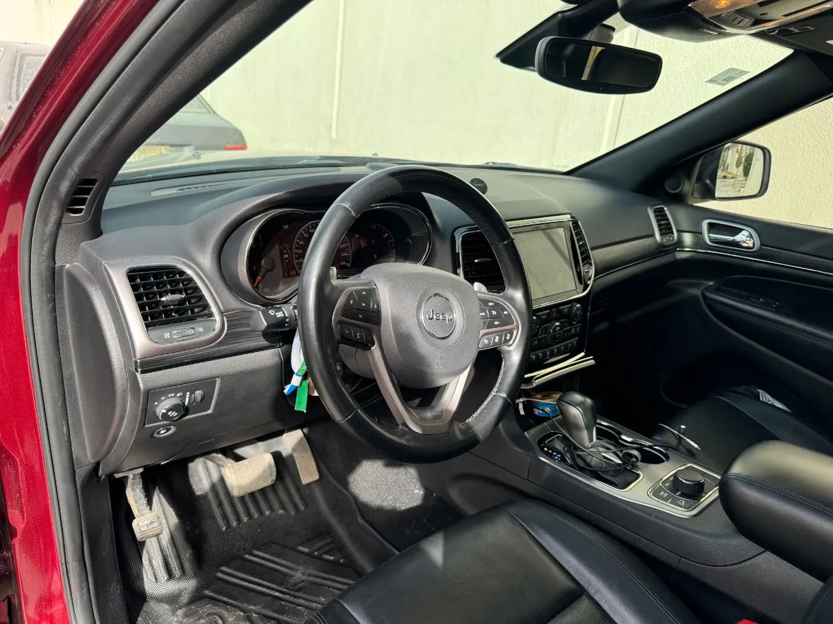 Car image 10