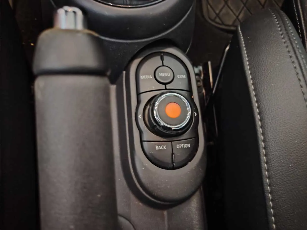 Car image 22