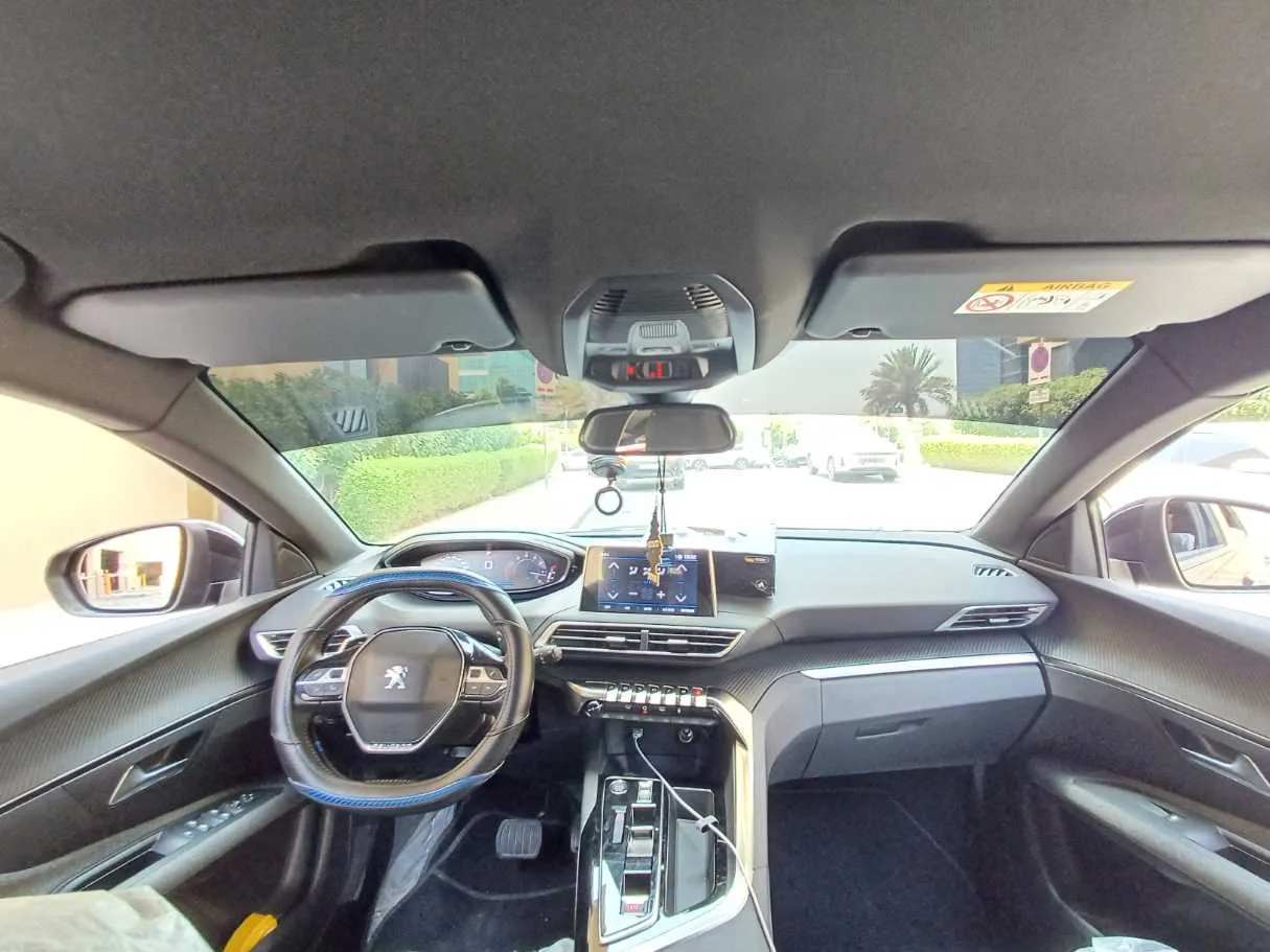 Car image 14
