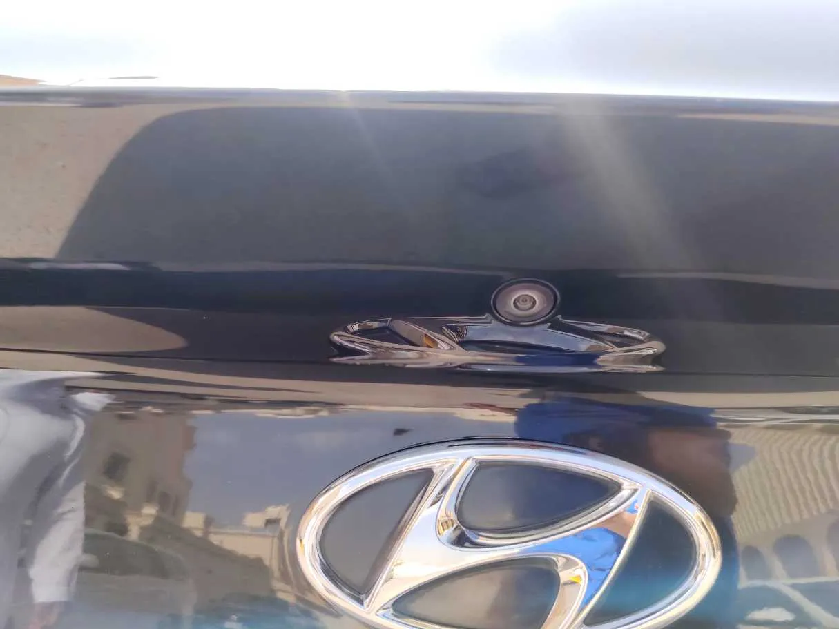 Car image 26