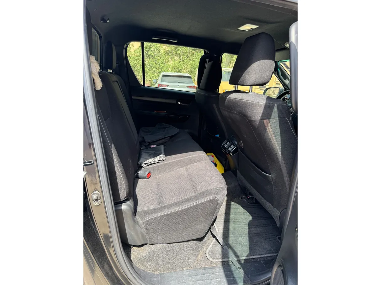Car image 13