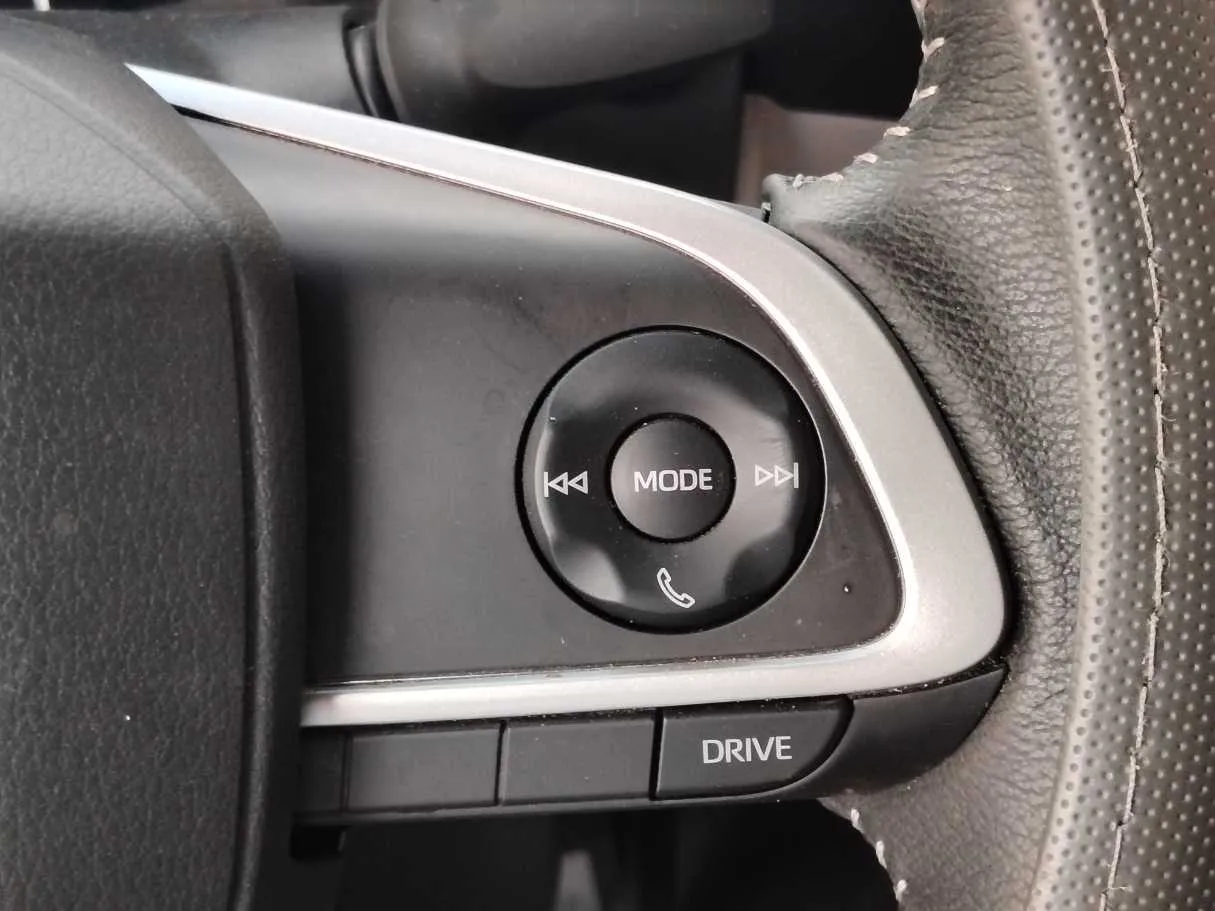 Car image 30