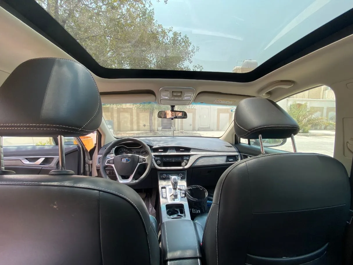 Car image 15