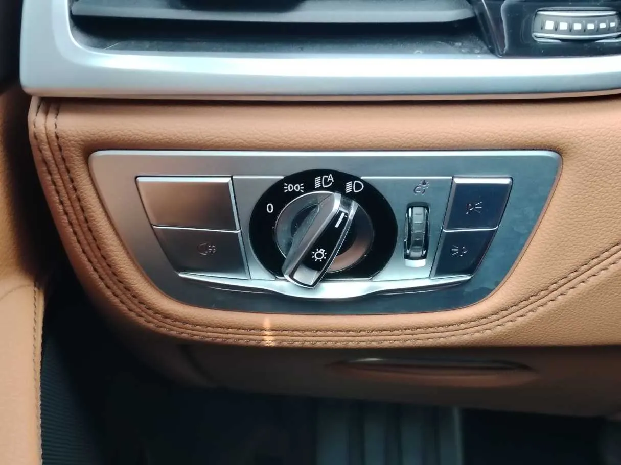 Car image 37