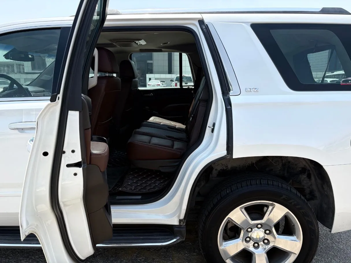 Car image 15