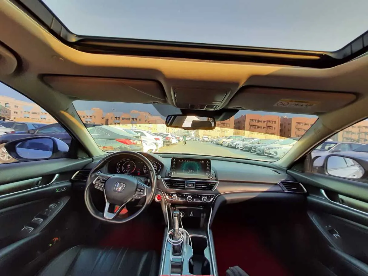 Car image 17