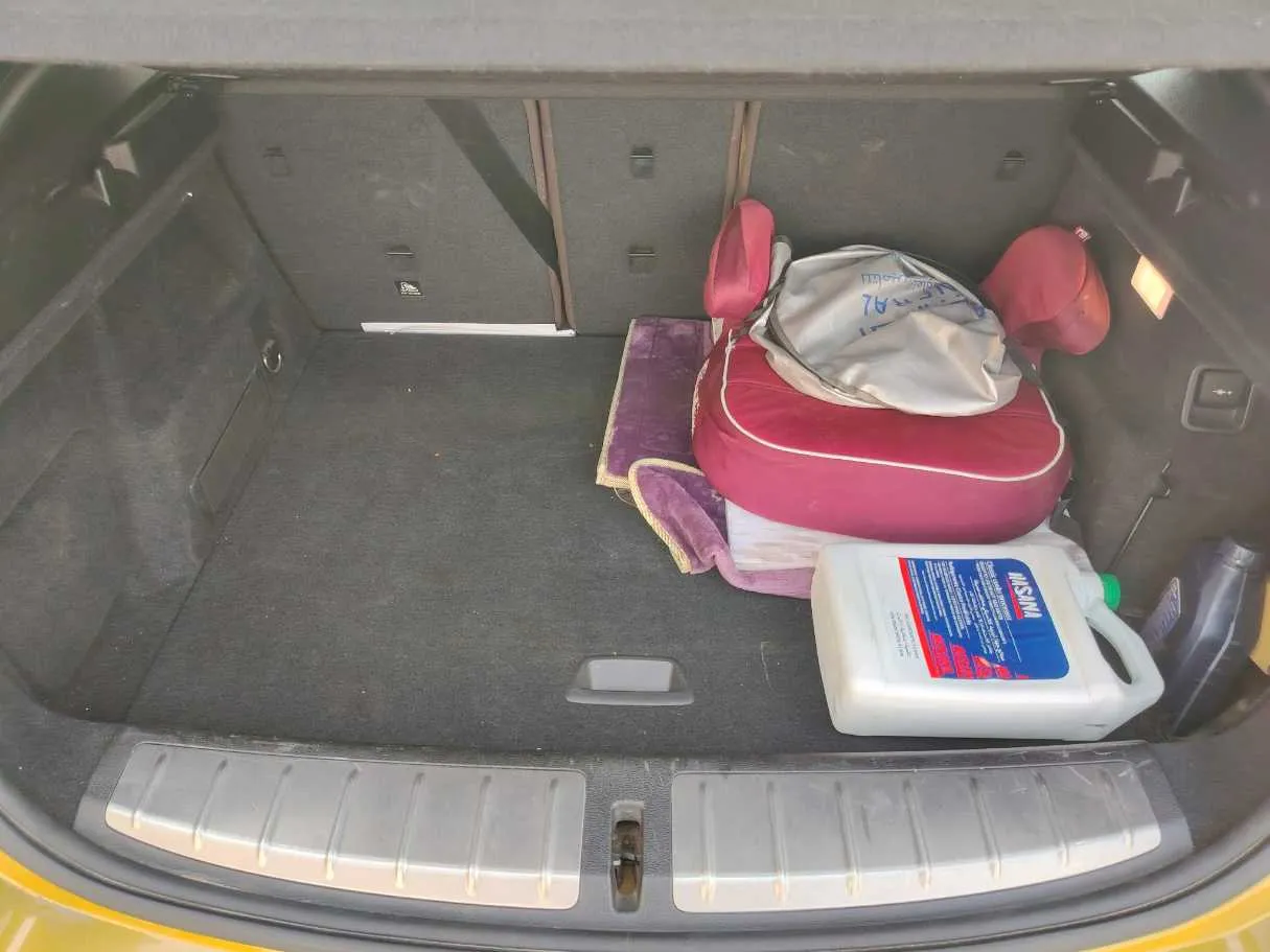 Car image 30
